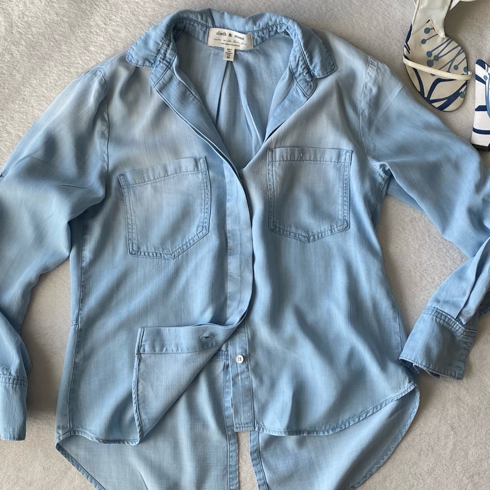 Cloth & Stone Split-Back Chambray Buttondown sz XS